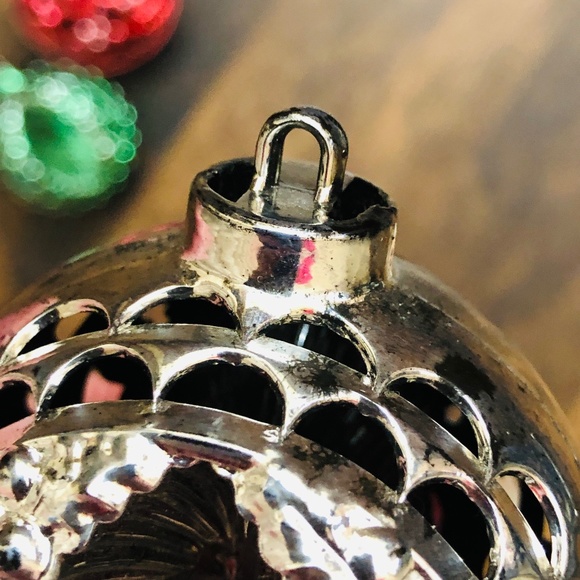 🎄SALE Set of 3 Vintage Mid Century Ornaments, 2-sided indent, decorative cutouts - Picture 11 of 11